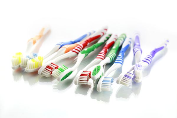Picking A Toothbrush And Toothpaste: What Are The Alternatives?